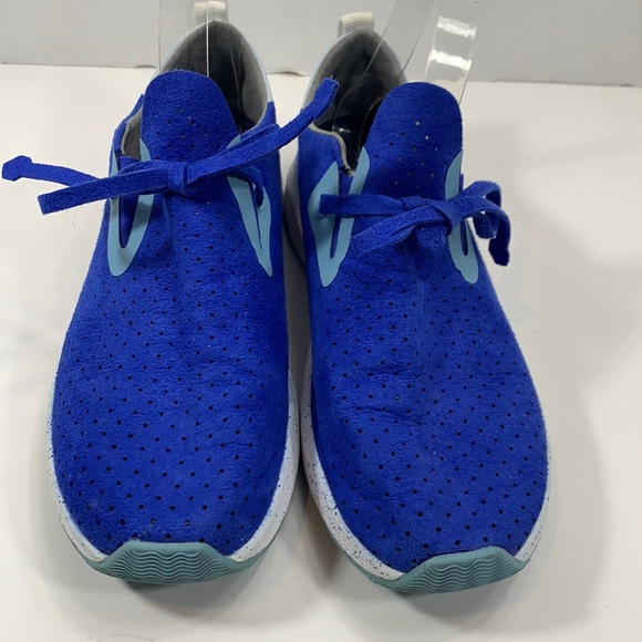 Native blue perforated pull on sneakers size 7 - Picture 2 of 8